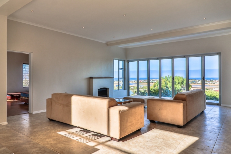 To Let 6 Bedroom Property for Rent in Bettys Bay Western Cape